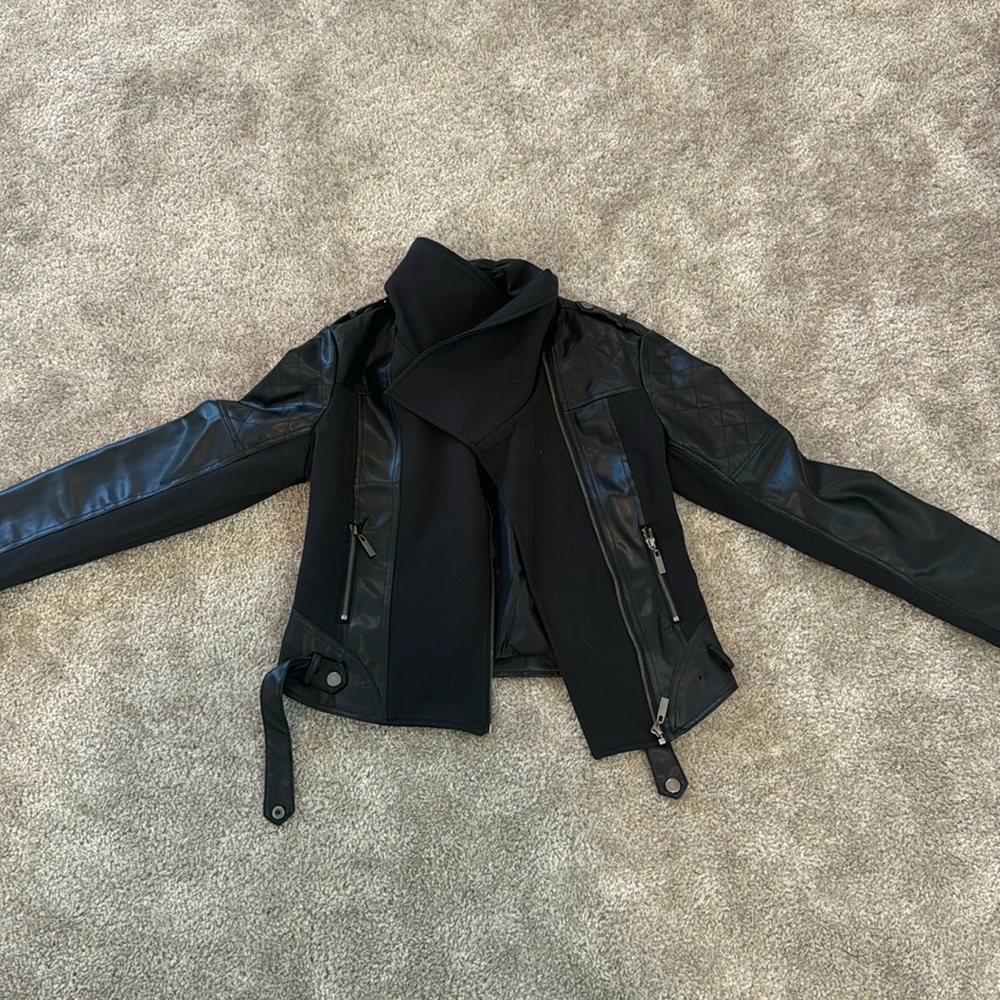 Small women’s leather jacket perfect condition